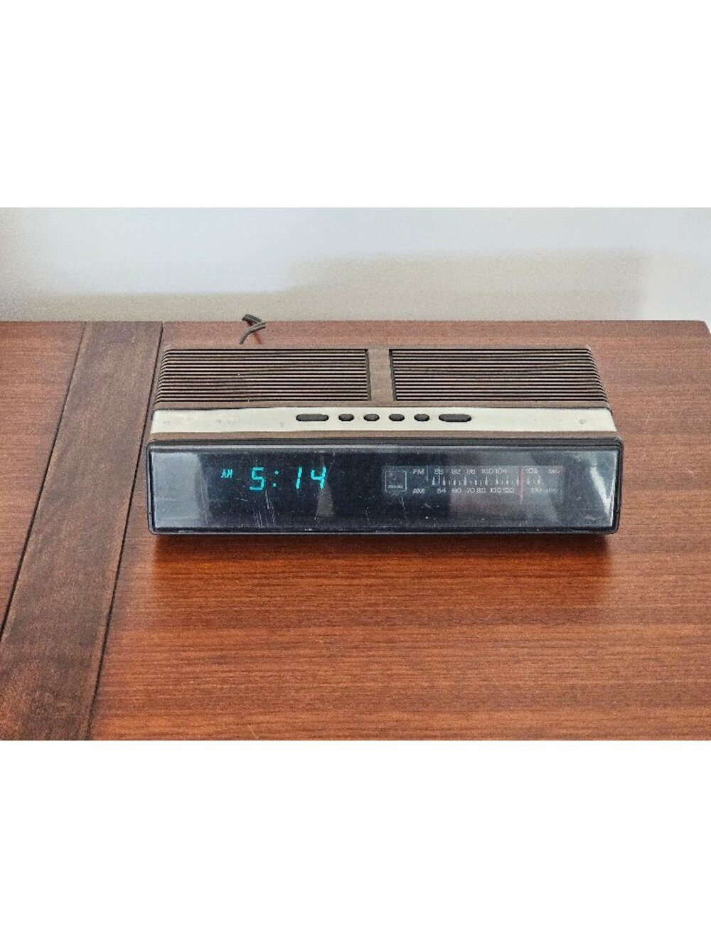 Vintage Pulser II Digital Clock Radio/1980's Clock Radio Bedside Alarm